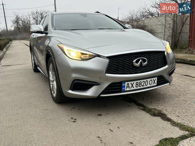 Сірий Інфініті QX30, об'ємом двигуна 1.99 л та пробігом 117 тис. км за 14500 $, фото 1 на Automoto.ua