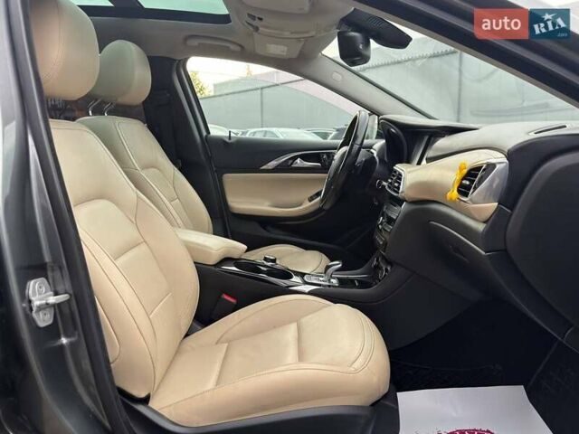 Серый Инфинити QX30, объемом двигателя 1.99 л и пробегом 142 тыс. км за 14700 $, фото 20 на Automoto.ua