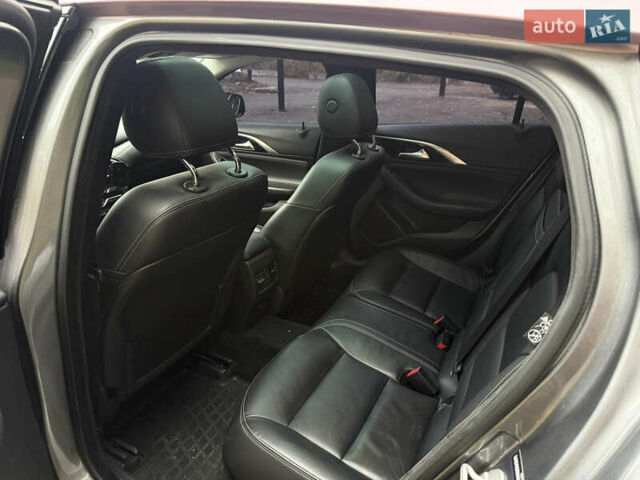 Серый Инфинити QX30, объемом двигателя 2 л и пробегом 165 тыс. км за 16000 $, фото 6 на Automoto.ua