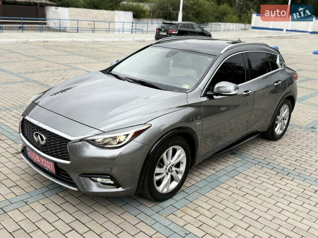 Серый Инфинити QX30, объемом двигателя 2 л и пробегом 118 тыс. км за 13900 $, фото 1 на Automoto.ua