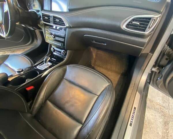 Сірий Інфініті QX30, об'ємом двигуна 1.99 л та пробігом 132 тис. км за 16000 $, фото 8 на Automoto.ua