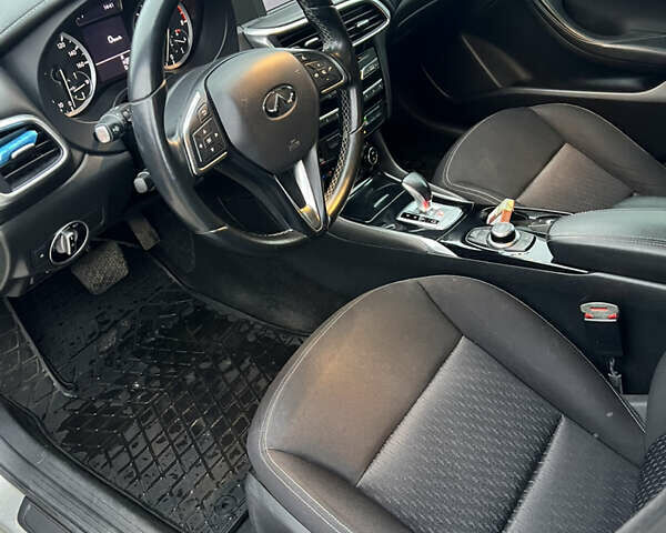 Сірий Інфініті QX30, об'ємом двигуна 1.99 л та пробігом 117 тис. км за 14500 $, фото 5 на Automoto.ua