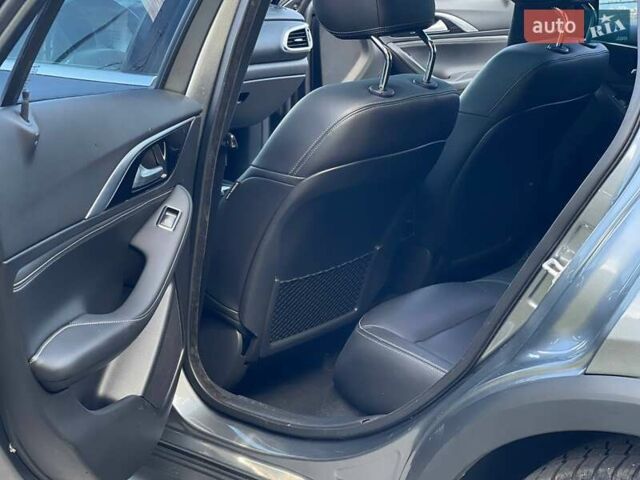 Серый Инфинити QX30, объемом двигателя 1.99 л и пробегом 120 тыс. км за 16400 $, фото 17 на Automoto.ua