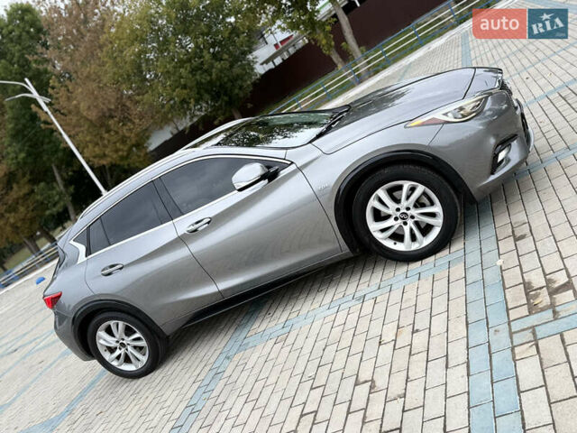 Серый Инфинити QX30, объемом двигателя 2 л и пробегом 118 тыс. км за 13900 $, фото 2 на Automoto.ua