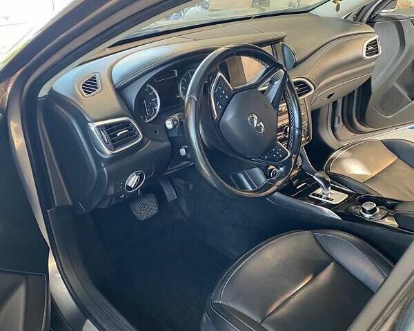Сірий Інфініті QX30, об'ємом двигуна 1.99 л та пробігом 132 тис. км за 16000 $, фото 11 на Automoto.ua