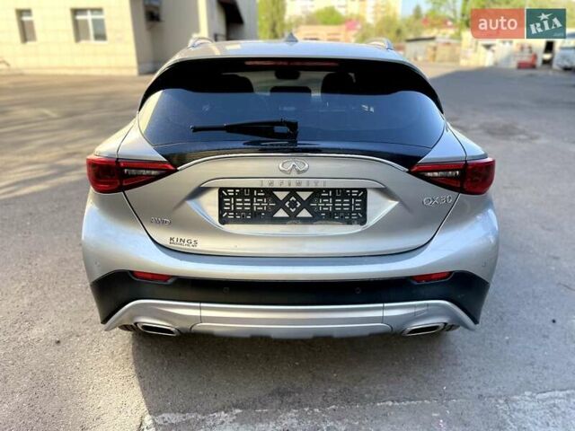 Сірий Інфініті QX30, об'ємом двигуна 2 л та пробігом 86 тис. км за 13900 $, фото 2 на Automoto.ua