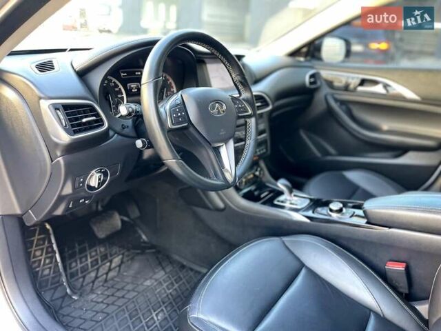 Сірий Інфініті QX30, об'ємом двигуна 2 л та пробігом 86 тис. км за 13900 $, фото 33 на Automoto.ua