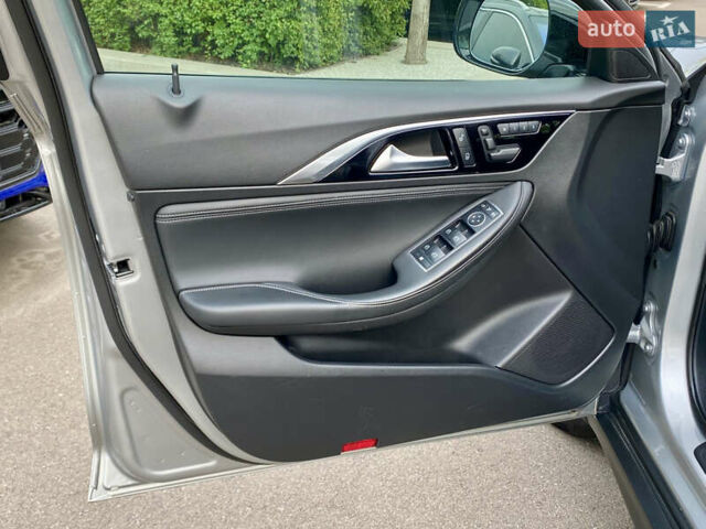 Серый Инфинити QX30, объемом двигателя 1.99 л и пробегом 98 тыс. км за 15800 $, фото 6 на Automoto.ua