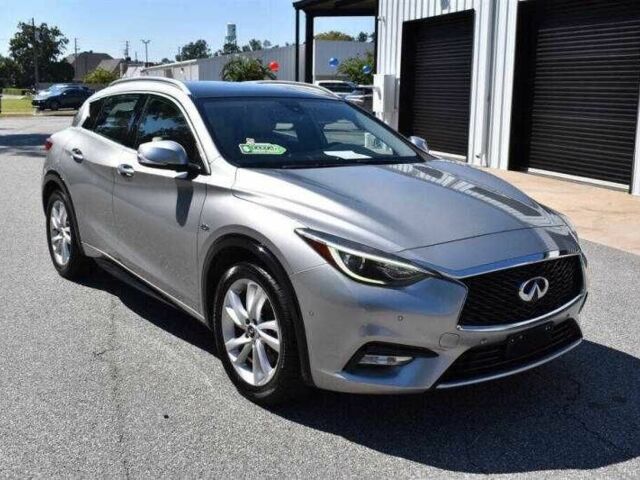 Серый Инфинити QX30, объемом двигателя 2 л и пробегом 55 тыс. км за 3000 $, фото 2 на Automoto.ua