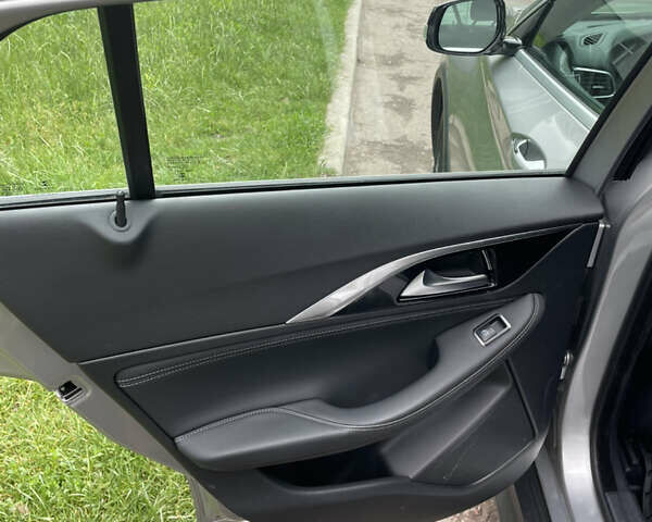 Сірий Інфініті QX30, об'ємом двигуна 1.99 л та пробігом 105 тис. км за 17500 $, фото 13 на Automoto.ua