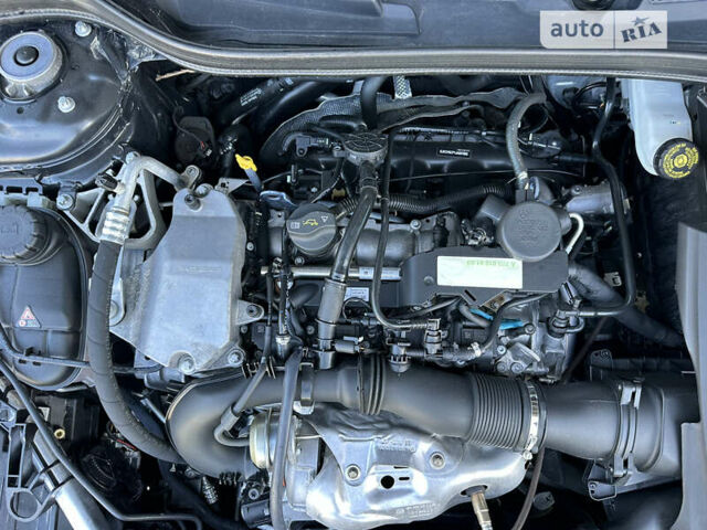 Сірий Інфініті QX30, об'ємом двигуна 2 л та пробігом 115 тис. км за 17999 $, фото 38 на Automoto.ua