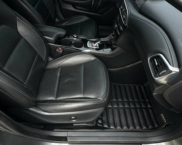 Сірий Інфініті QX30, об'ємом двигуна 1.99 л та пробігом 180 тис. км за 20000 $, фото 15 на Automoto.ua