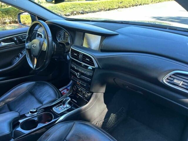 Серый Инфинити QX30, объемом двигателя 2 л и пробегом 58 тыс. км за 9000 $, фото 6 на Automoto.ua