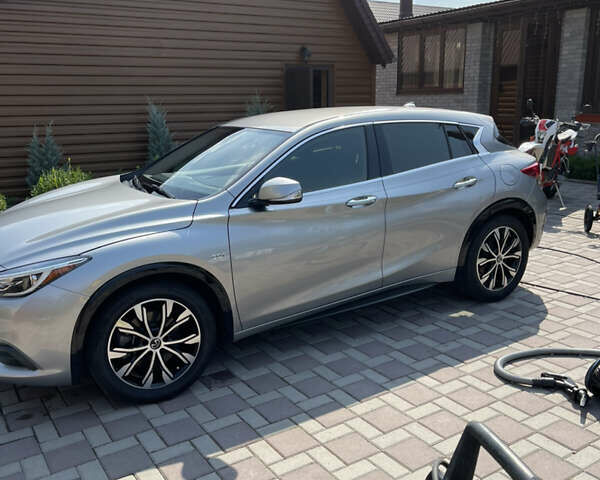 Серый Инфинити QX30, объемом двигателя 2 л и пробегом 100 тыс. км за 15000 $, фото 11 на Automoto.ua