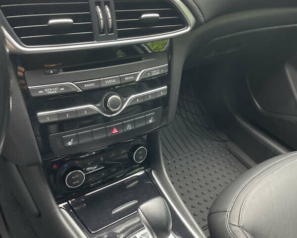 Сірий Інфініті QX30, об'ємом двигуна 1.99 л та пробігом 105 тис. км за 17500 $, фото 7 на Automoto.ua