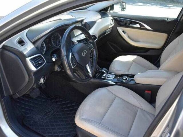 Серый Инфинити QX30, объемом двигателя 2 л и пробегом 55 тыс. км за 3000 $, фото 3 на Automoto.ua