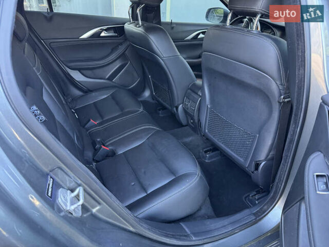 Сірий Інфініті QX30, об'ємом двигуна 2 л та пробігом 33 тис. км за 11990 $, фото 27 на Automoto.ua