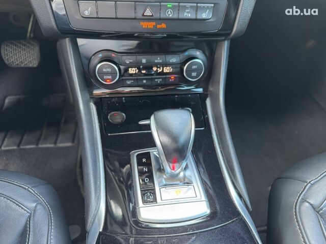 Серый Инфинити QX30, объемом двигателя 2 л и пробегом 156 тыс. км за 16990 $, фото 16 на Automoto.ua