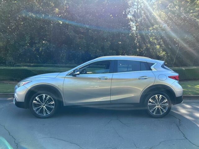 Серый Инфинити QX30, объемом двигателя 2 л и пробегом 50 тыс. км за 9000 $, фото 3 на Automoto.ua