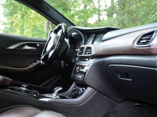 Сірий Інфініті QX30, об'ємом двигуна 2 л та пробігом 60 тис. км за 8800 $, фото 12 на Automoto.ua