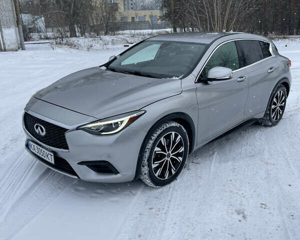 Серый Инфинити QX30, объемом двигателя 2 л и пробегом 100 тыс. км за 15000 $, фото 2 на Automoto.ua