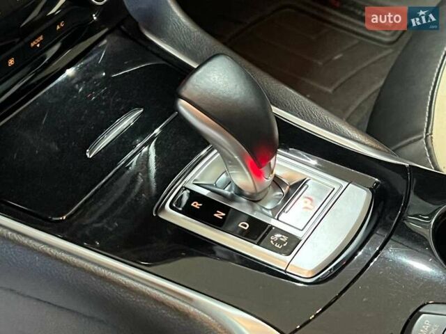 Серый Инфинити QX30, объемом двигателя 2 л и пробегом 154 тыс. км за 15250 $, фото 15 на Automoto.ua