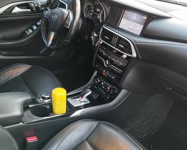 Сірий Інфініті QX30, об'ємом двигуна 1.99 л та пробігом 247 тис. км за 13900 $, фото 10 на Automoto.ua