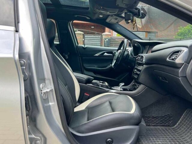 Серый Инфинити QX30, объемом двигателя 0 л и пробегом 69 тыс. км за 10400 $, фото 16 на Automoto.ua