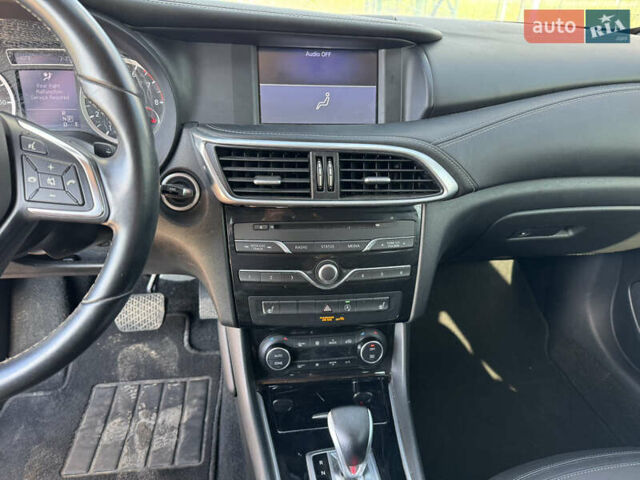 Сірий Інфініті QX30, об'ємом двигуна 2 л та пробігом 33 тис. км за 11990 $, фото 17 на Automoto.ua