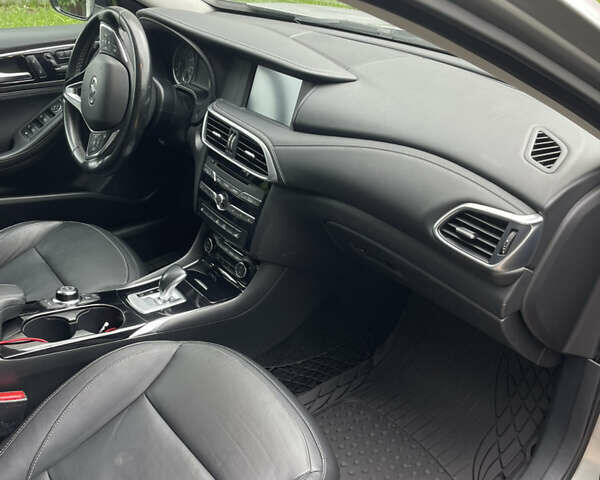 Сірий Інфініті QX30, об'ємом двигуна 1.99 л та пробігом 105 тис. км за 17500 $, фото 10 на Automoto.ua