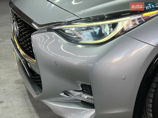 Серый Инфинити QX30, объемом двигателя 2 л и пробегом 154 тыс. км за 15250 $, фото 2 на Automoto.ua