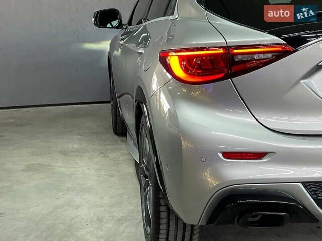 Серый Инфинити QX30, объемом двигателя 2 л и пробегом 154 тыс. км за 15250 $, фото 7 на Automoto.ua