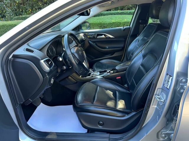 Серый Инфинити QX30, объемом двигателя 2 л и пробегом 50 тыс. км за 9000 $, фото 7 на Automoto.ua