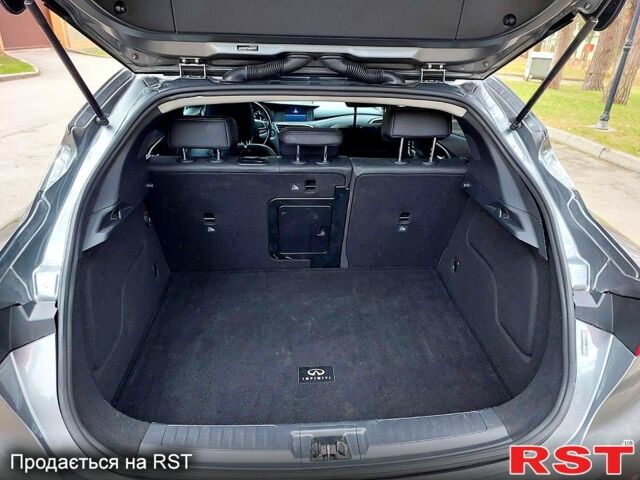 Серый Инфинити QX30, объемом двигателя 2 л и пробегом 71 тыс. км за 16399 $, фото 11 на Automoto.ua