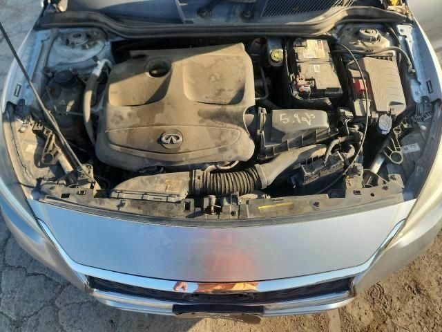 Серый Инфинити QX30, объемом двигателя 2 л и пробегом 187 тыс. км за 10500 $, фото 9 на Automoto.ua