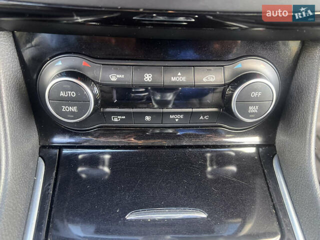 Сірий Інфініті QX30, об'ємом двигуна 2 л та пробігом 136 тис. км за 13500 $, фото 22 на Automoto.ua