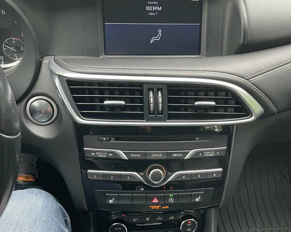 Сірий Інфініті QX30, об'ємом двигуна 1.99 л та пробігом 105 тис. км за 17500 $, фото 12 на Automoto.ua
