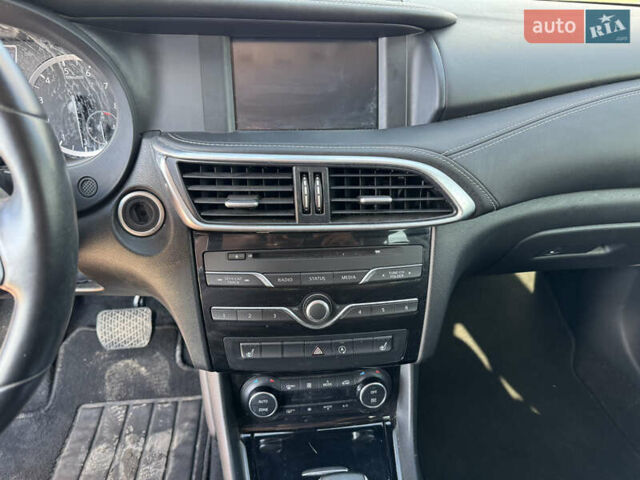 Сірий Інфініті QX30, об'ємом двигуна 2 л та пробігом 33 тис. км за 11990 $, фото 20 на Automoto.ua
