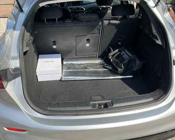 Серый Инфинити QX30, объемом двигателя 2 л и пробегом 100 тыс. км за 15000 $, фото 3 на Automoto.ua