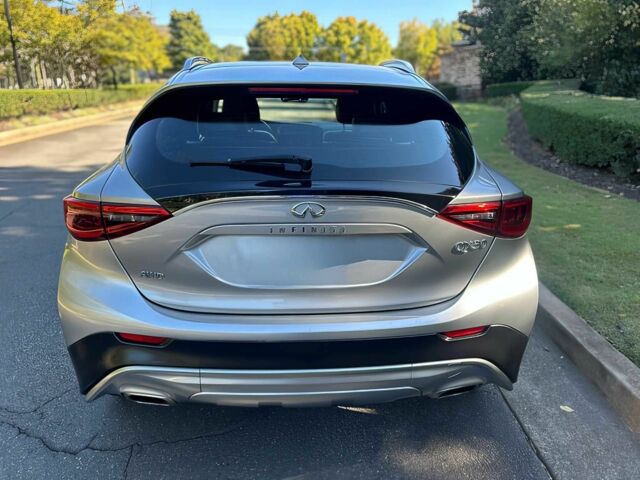 Серый Инфинити QX30, объемом двигателя 2 л и пробегом 50 тыс. км за 9000 $, фото 5 на Automoto.ua