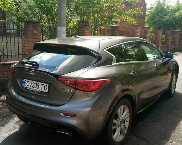 Серый Инфинити QX30, объемом двигателя 1.99 л и пробегом 56 тыс. км за 10000 $, фото 2 на Automoto.ua