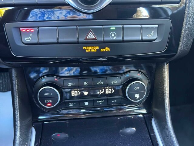 Серый Инфинити QX30, объемом двигателя 2 л и пробегом 50 тыс. км за 9000 $, фото 9 на Automoto.ua