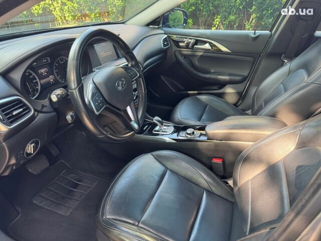 Серый Инфинити QX30, объемом двигателя 2 л и пробегом 156 тыс. км за 16990 $, фото 12 на Automoto.ua