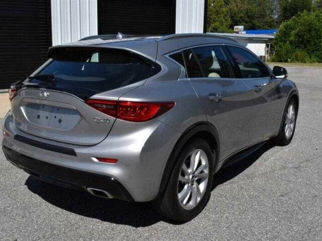 Серый Инфинити QX30, объемом двигателя 2 л и пробегом 55 тыс. км за 3000 $, фото 1 на Automoto.ua