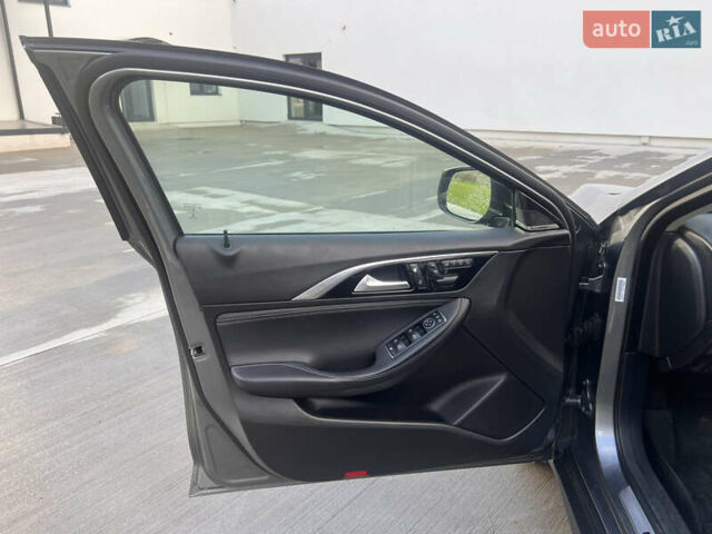 Сірий Інфініті QX30, об'ємом двигуна 2 л та пробігом 136 тис. км за 13500 $, фото 13 на Automoto.ua