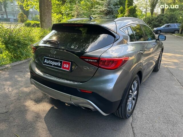 Серый Инфинити QX30, объемом двигателя 2 л и пробегом 156 тыс. км за 16990 $, фото 5 на Automoto.ua