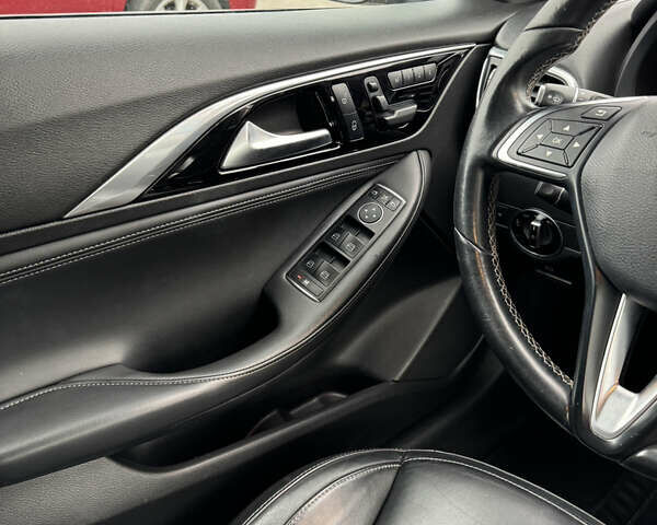 Серый Инфинити QX30, объемом двигателя 1.99 л и пробегом 121 тыс. км за 14500 $, фото 32 на Automoto.ua