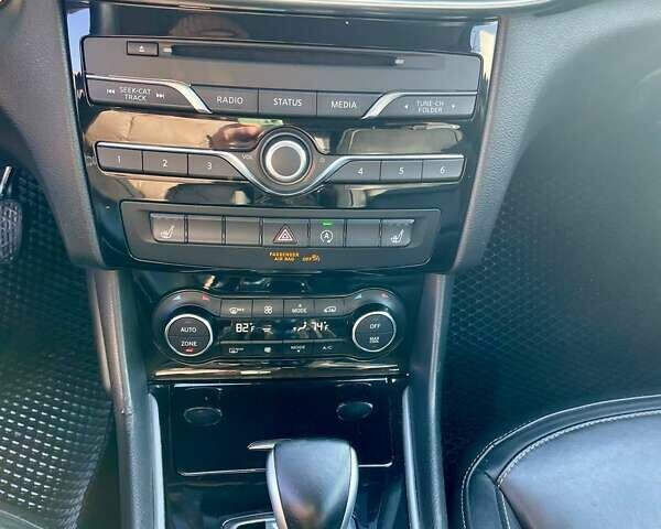 Сірий Інфініті QX30, об'ємом двигуна 1.99 л та пробігом 127 тис. км за 15300 $, фото 9 на Automoto.ua
