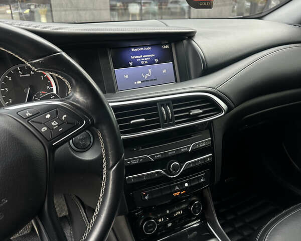 Сірий Інфініті QX30, об'ємом двигуна 1.99 л та пробігом 180 тис. км за 20000 $, фото 12 на Automoto.ua