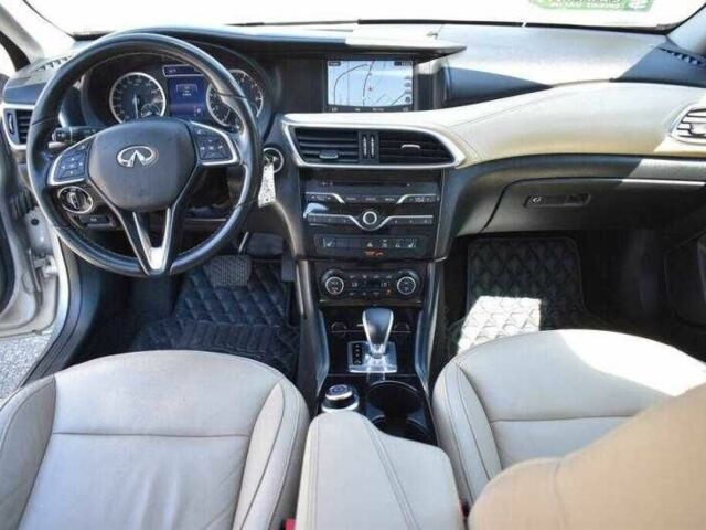 Серый Инфинити QX30, объемом двигателя 2 л и пробегом 55 тыс. км за 3000 $, фото 4 на Automoto.ua